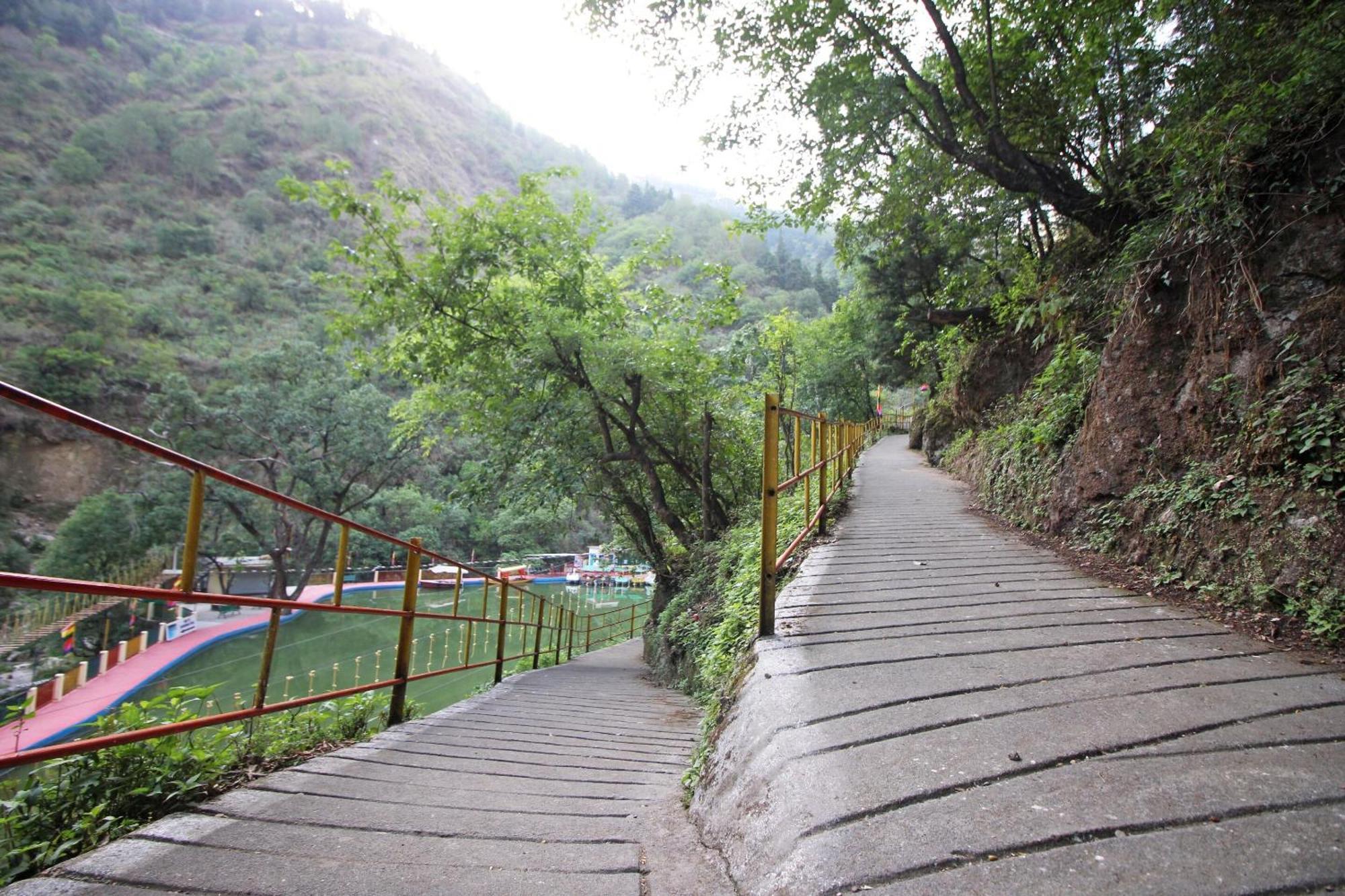 Hotel O Kempty Lake Adventure Resort Mussoorie Eksteriør billede